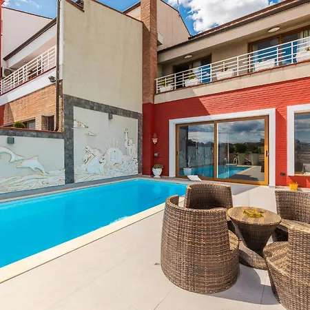 Willa Tranquility With Pool Private Garden & Bbq By Pikhost Tirana